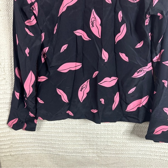 DIANE VON FURSTENBERG black and pink lip print button front silk blouse top 4 - Picture 7 of 7